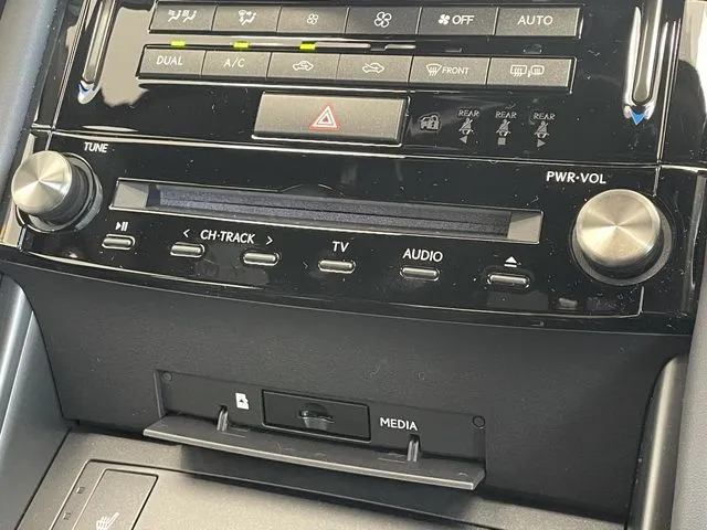 トヨタ　レクサス　ＩＳ３００ｈ