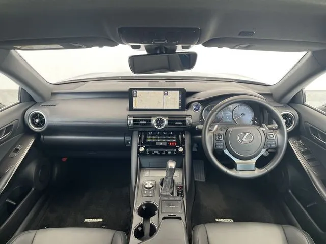 トヨタ　レクサス　ＩＳ３００ｈ