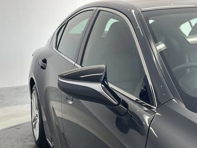 トヨタ　レクサス　ＩＳ３００ｈ