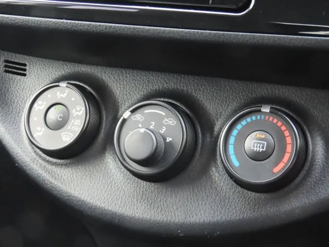 トヨタ　ヴィッツ　４ＷＤ