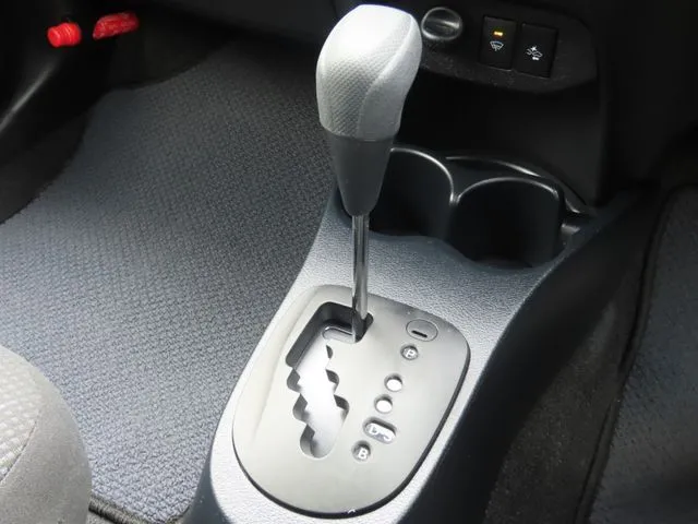 トヨタ　ヴィッツ　４ＷＤ