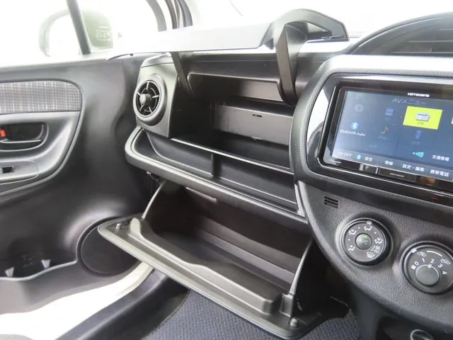 トヨタ　ヴィッツ　４ＷＤ