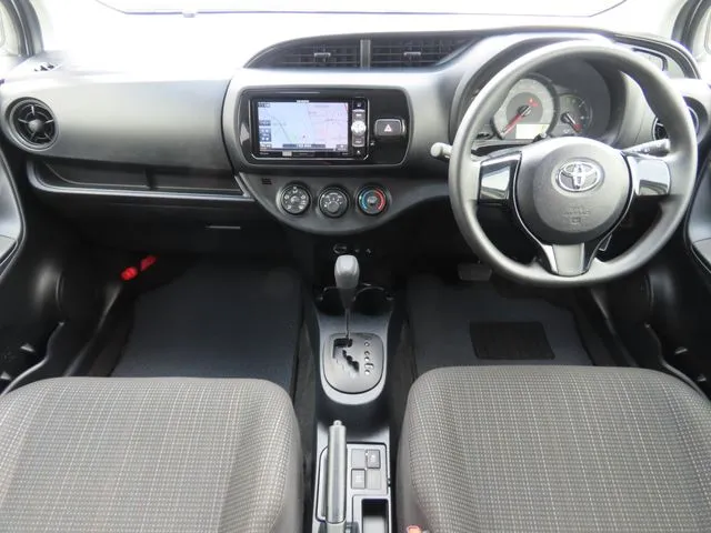 トヨタ　ヴィッツ　４ＷＤ