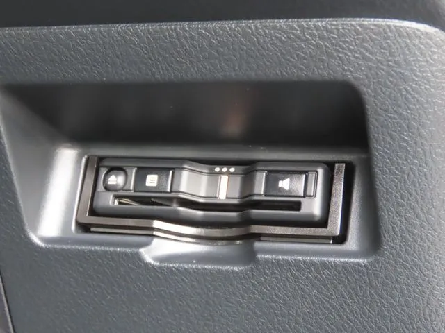 トヨタ　ヴィッツ　４ＷＤ