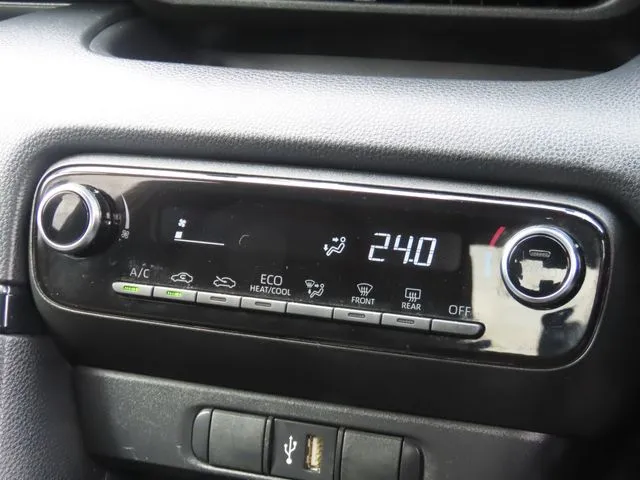 トヨタ　ヤリス　ハイブリッド