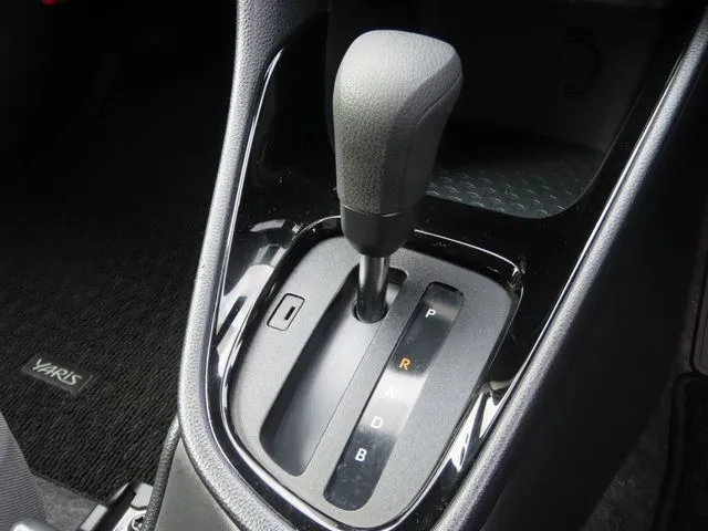 トヨタ　ヤリス　ハイブリッド