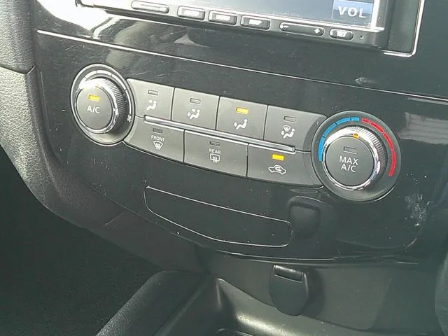 エクストレイル　４ＷＤ（ニッサン）の車両写真