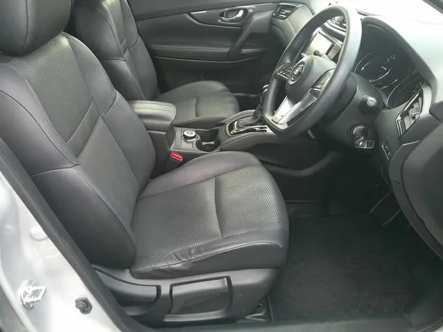 エクストレイル　４ＷＤ（ニッサン）の車両写真