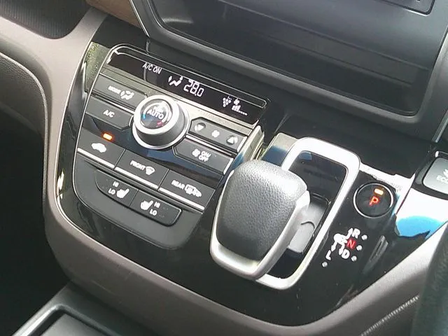 ホンダ　フリードプラス　ハイブリッド　４ＷＤ