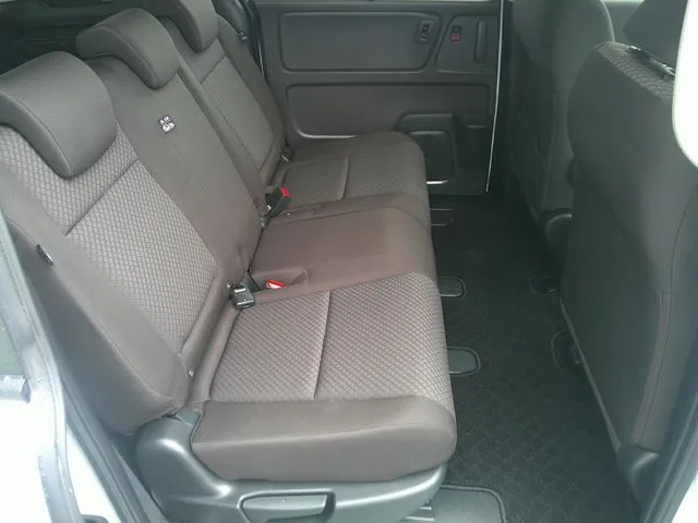 ホンダ　フリードプラス　ハイブリッド　４ＷＤ