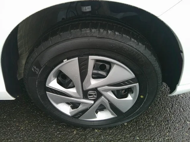 ホンダ　フリードプラス　ハイブリッド　４ＷＤ