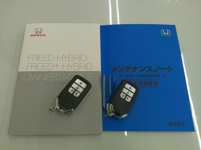 ホンダ　フリードプラス　ハイブリッド　４ＷＤ