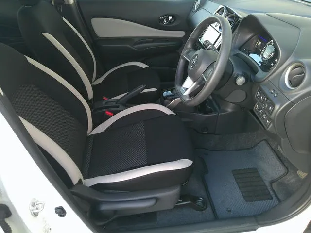 ノート　４ＷＤ（ニッサン）の車両写真