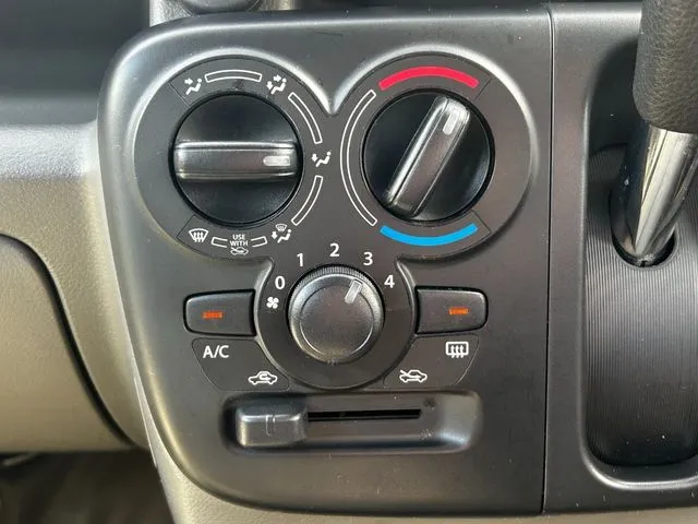 エブリイバン（スズキ）の車両写真