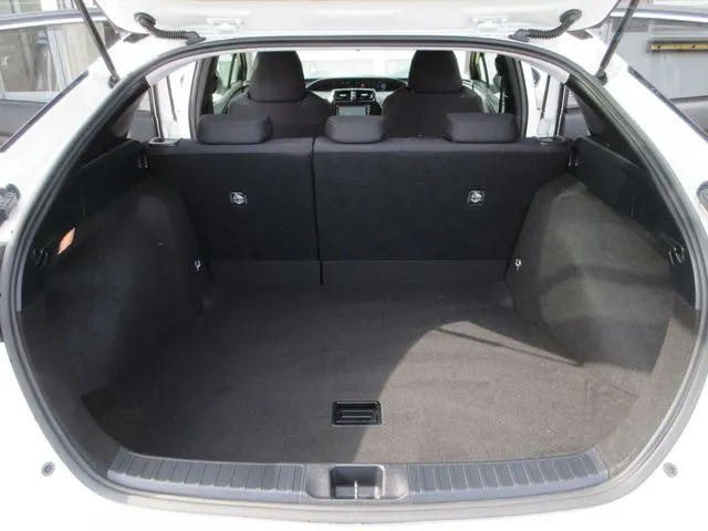 プリウス（トヨタ）の車両写真