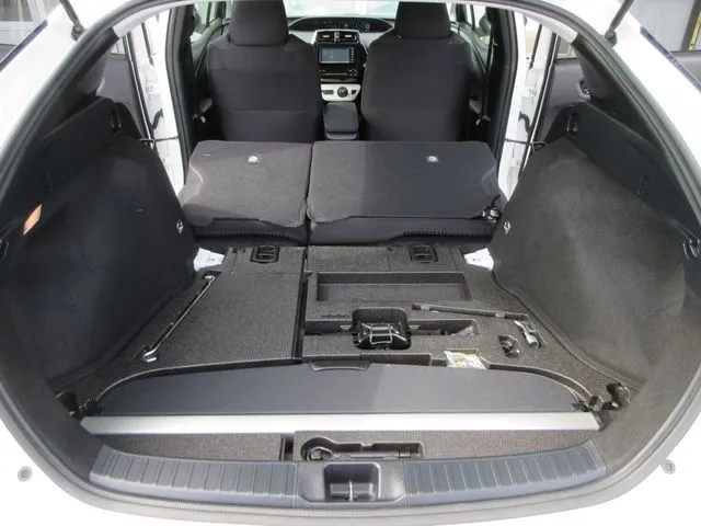 プリウス（トヨタ）の車両写真