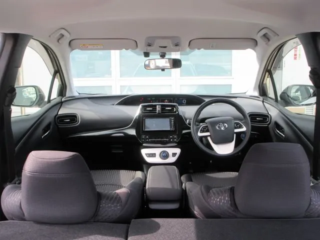 プリウス（トヨタ）の車両写真