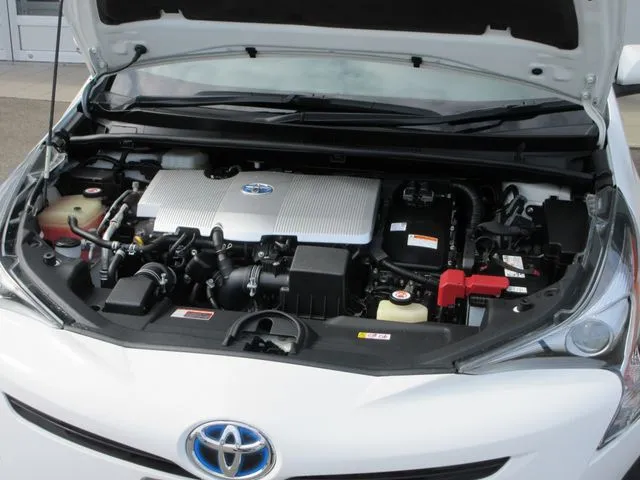 プリウス（トヨタ）の車両写真