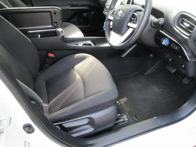 プリウス（トヨタ）の車両写真