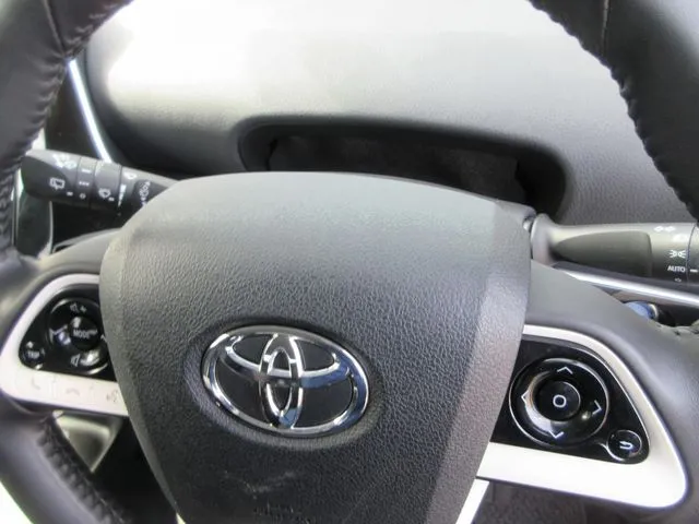 プリウス（トヨタ）の車両写真