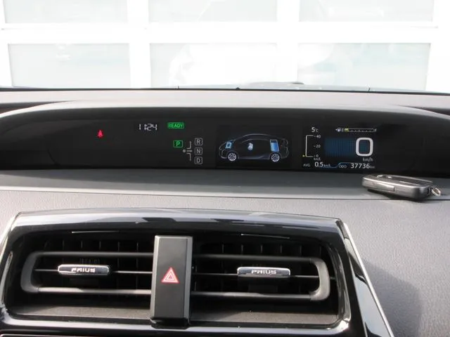 プリウス（トヨタ）の車両写真