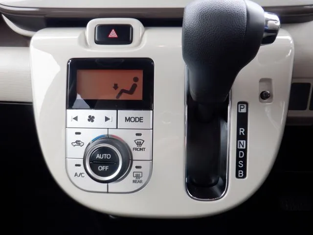 ムーヴ キャンバス(ダイハツ)の車両写真