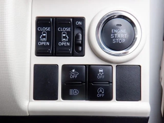 ムーヴ キャンバス(ダイハツ)の車両写真