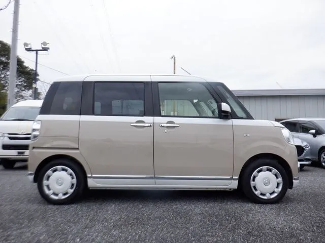 ムーヴ キャンバス(ダイハツ)の車両写真