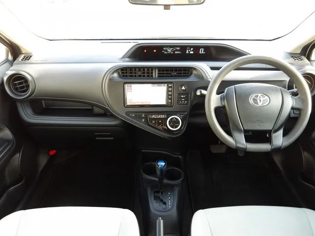 トヨタ　アクア