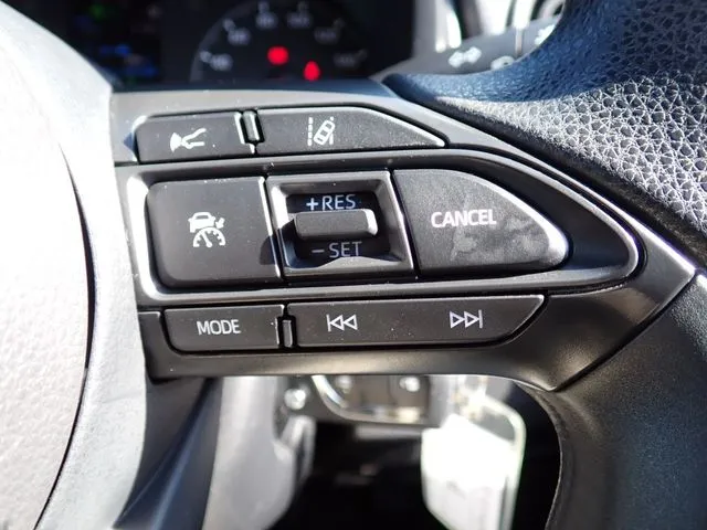 ヤリス ハイブリッド(トヨタ)の車両写真