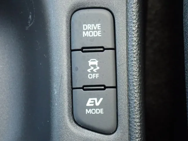 ヤリス ハイブリッド(トヨタ)の車両写真