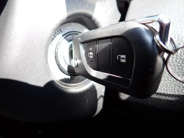 ヤリス ハイブリッド(トヨタ)の車両写真