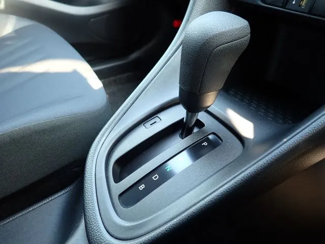 ヤリス ハイブリッド(トヨタ)の車両写真