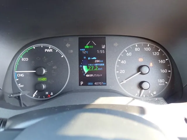 ヤリス ハイブリッド(トヨタ)の車両写真