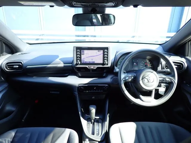 ヤリス ハイブリッド(トヨタ)の車両写真