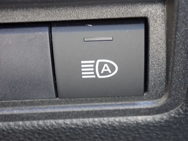 ヤリス ハイブリッド(トヨタ)の車両写真