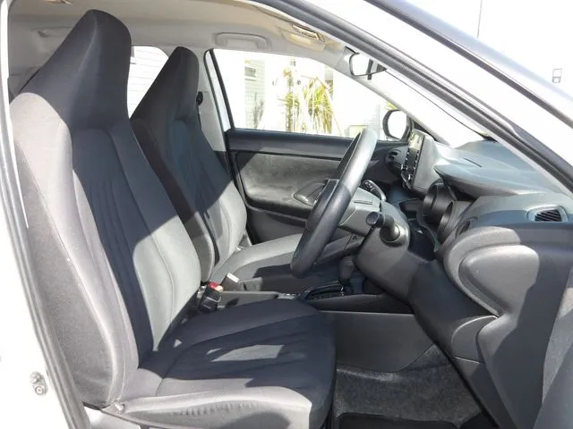 ヤリスクロス　ハイブリッド（トヨタ）の車両写真