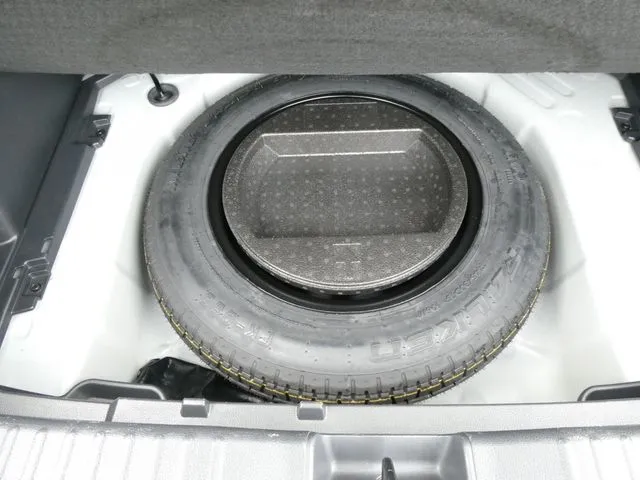 ヤリスクロス　ハイブリッド（トヨタ）の車両写真