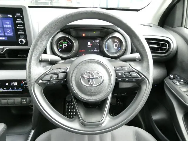 ヤリスクロス　ハイブリッド（トヨタ）の車両写真