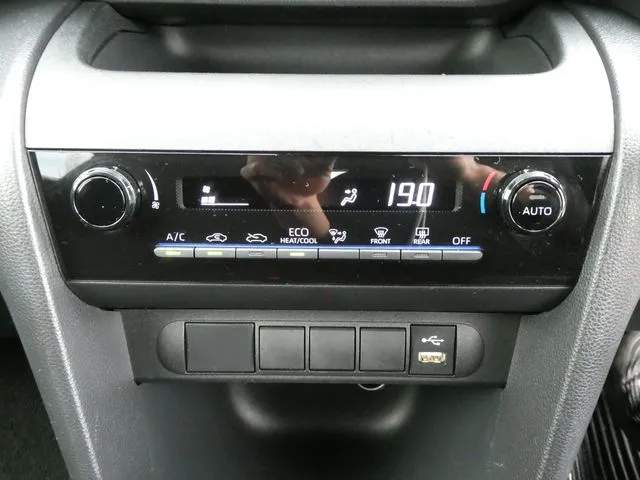 ヤリスクロス　ハイブリッド（トヨタ）の車両写真