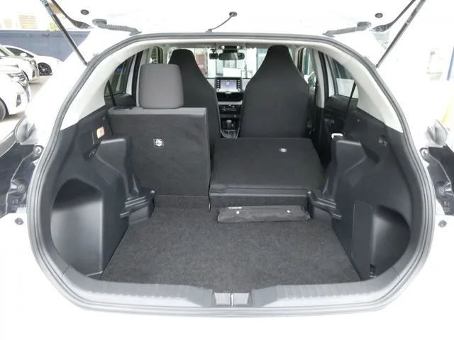 ヤリスクロス　ハイブリッド（トヨタ）の車両写真