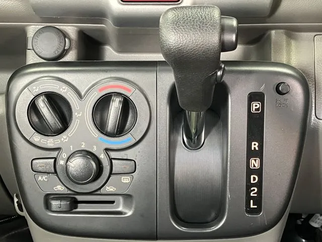 ＮＶ１００クリッパー（ニッサン）の車両写真