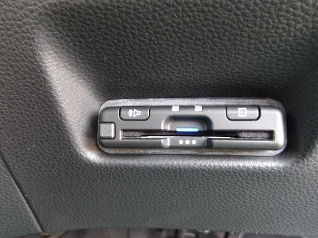 フィット　ｅ：ＨＥＶ（ホンダ）の車両写真