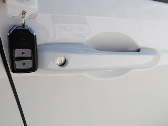 フィット　ｅ：ＨＥＶ（ホンダ）の車両写真