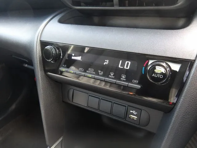 ヤリスクロス　ハイブリッド（トヨタ）の車両写真