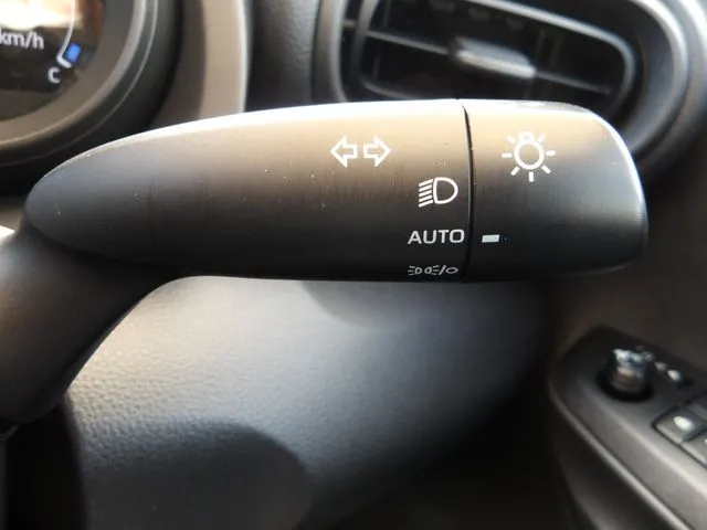 ヤリスクロス　ハイブリッド（トヨタ）の車両写真