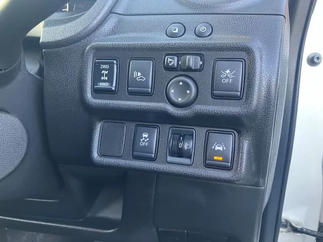 ノート　４ＷＤ（ニッサン）の車両写真