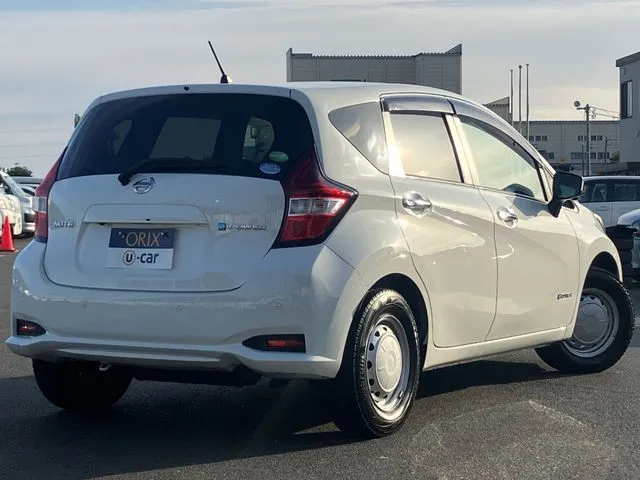 ノート　４ＷＤ（ニッサン）の車両写真