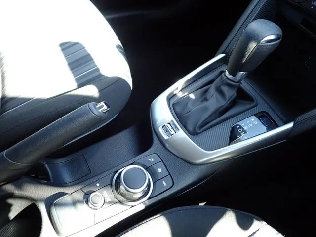 ＭＡＺＤＡ２（マツダ）の車両写真