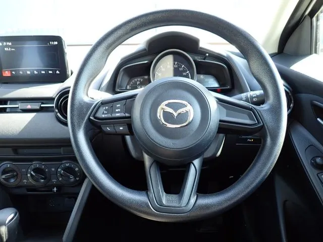 ＭＡＺＤＡ２（マツダ）の車両写真